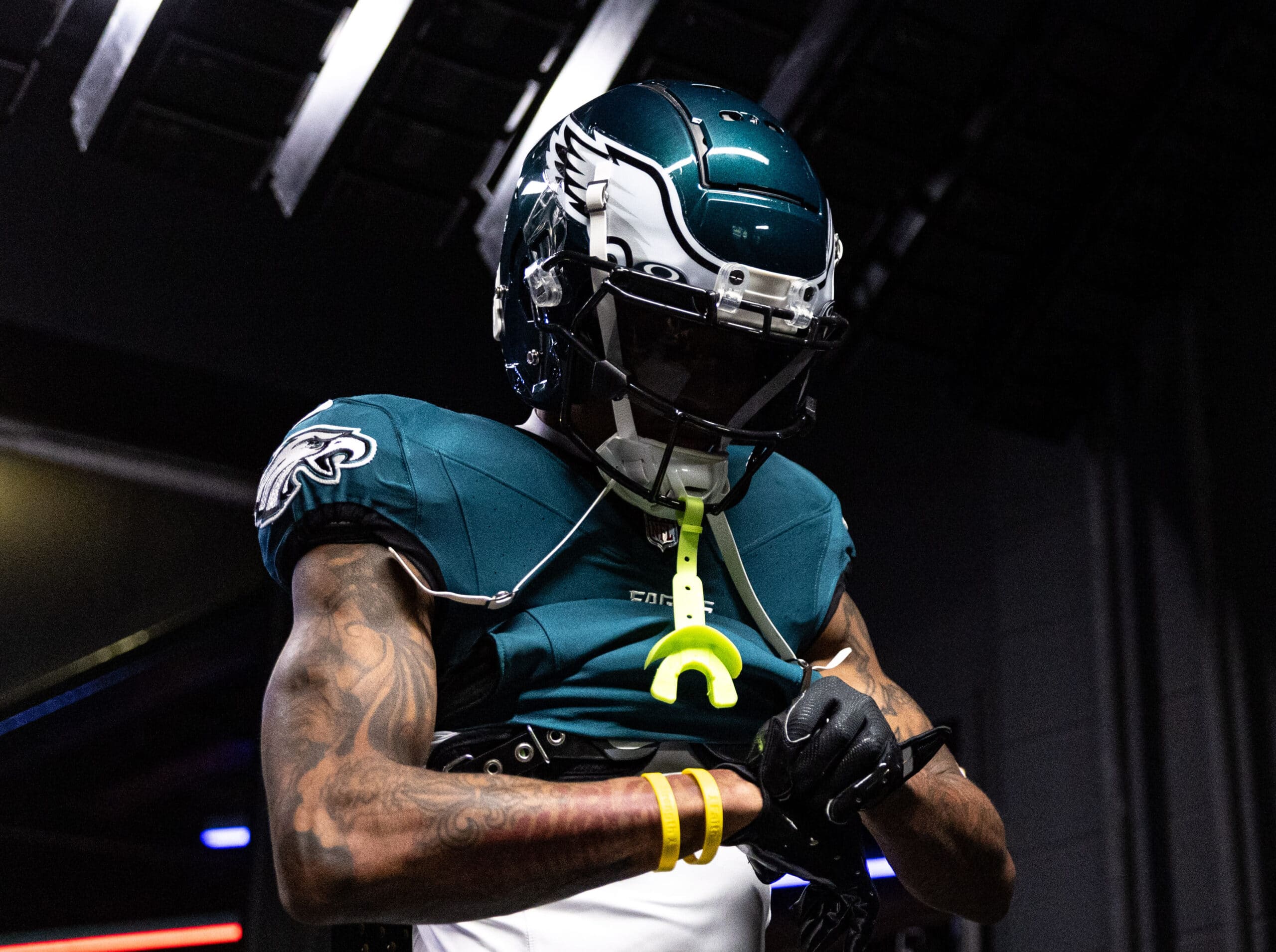Eagles Star Rejects Fame, Takes Shot at Dak Prescott: “We’re Built Different in Philly”-vut-vut